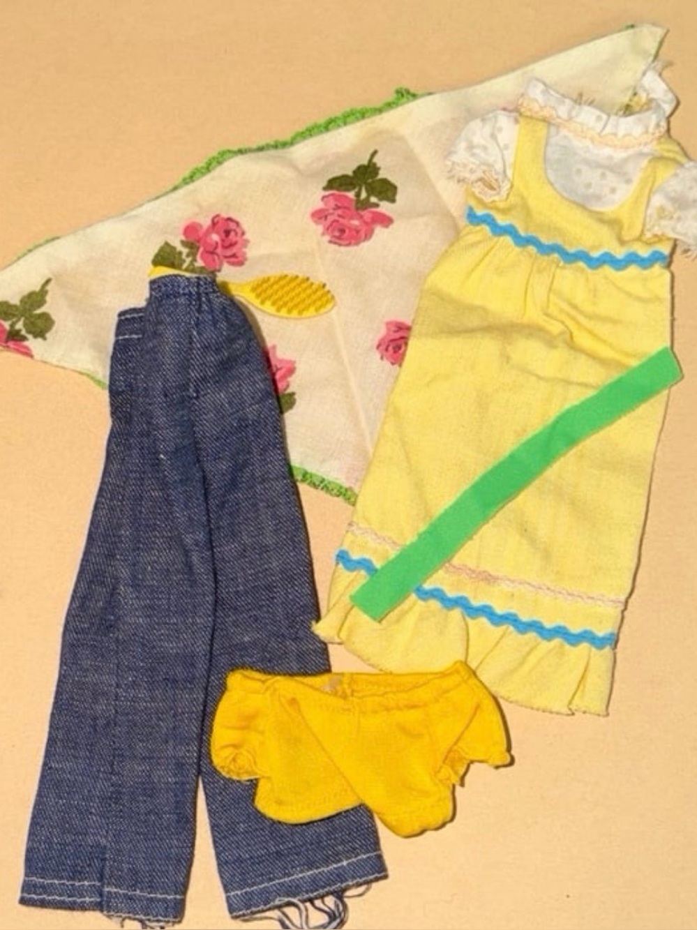Vintage Barbie / Clone "Yellow" Accessories Lot - Light Play